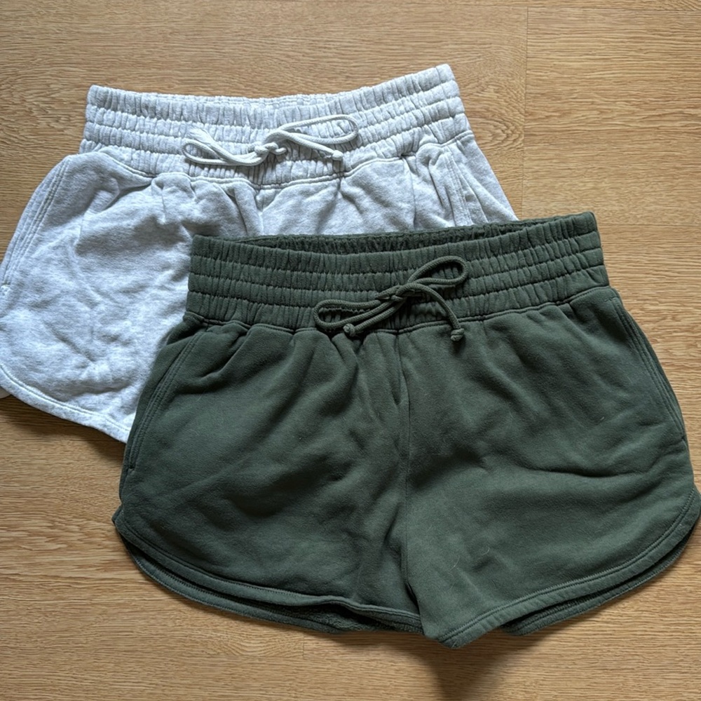 💸 Bundle of Abercrombie & Fitch Shorts Size Medium